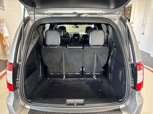 Used 2014 Chrysler Town & Country S image 12
