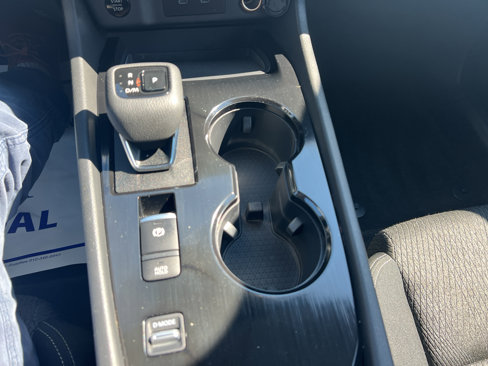 Used 2024 Nissan Rogue SV image 34