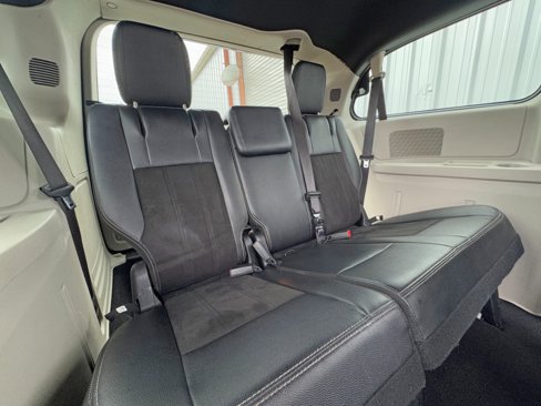 Used 2019 Dodge Grand Caravan SXT image 32