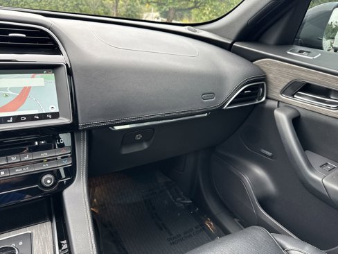 Used 2017 Jaguar F-PACE S image 28