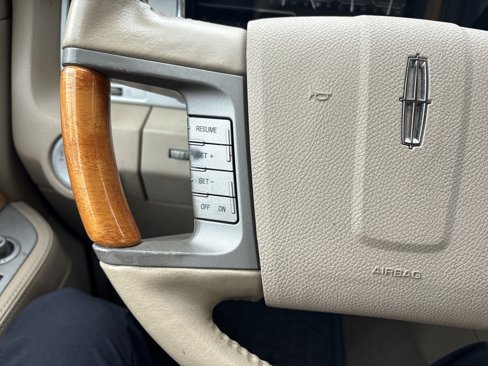 Used 2009 Lincoln Navigator 4WD image 19