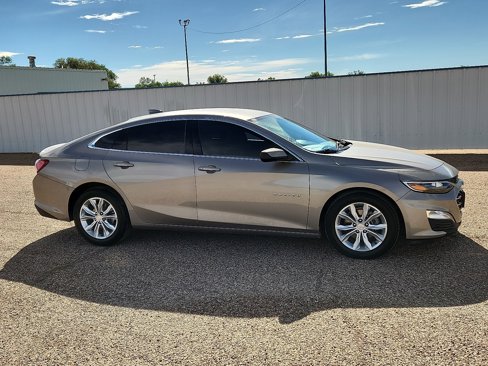Used 2022 Chevrolet Malibu LT w/ Leather Package image 5