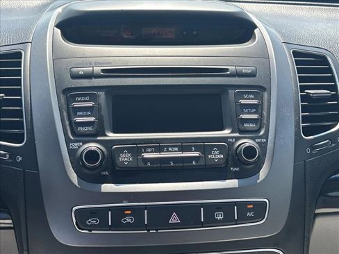 Used 2014 Kia Sorento LX image 12