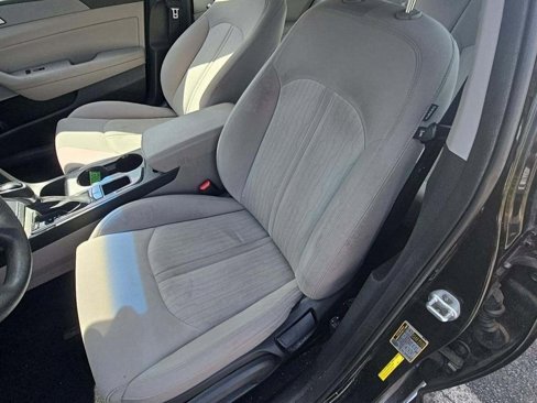 Used 2016 Hyundai Sonata SE image 2