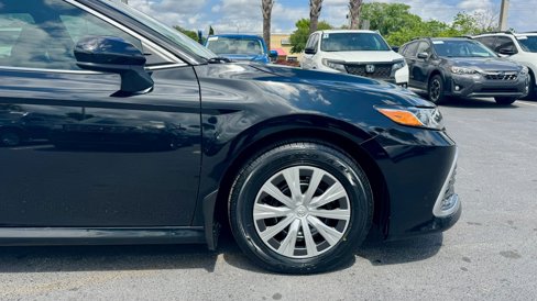 Used 2022 Toyota Camry LE image 3