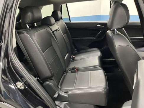 Used 2020 Volkswagen Tiguan SE w/ Panoramic Sunroof Package image 30