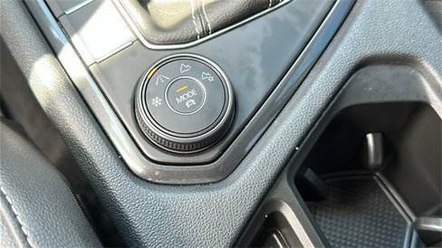 Used 2022 Volkswagen Tiguan SE image 21