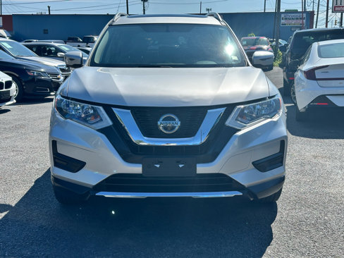Used 2018 Nissan Rogue SV w/ Sun & Sound Touring Package image 2