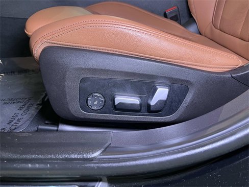 Used 2023 BMW 330i xDrive Sedan w/ Driving Assistance Package image 17