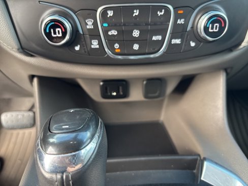 Used 2020 Chevrolet Traverse LT w/ Driver Confidence II Package image 17