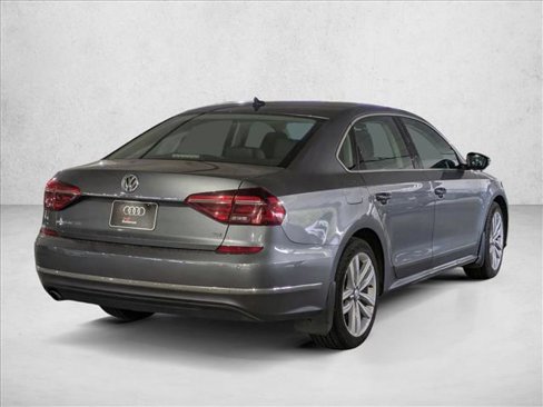 Used 2017 Volkswagen Passat 1.8T SEL Premium image 5