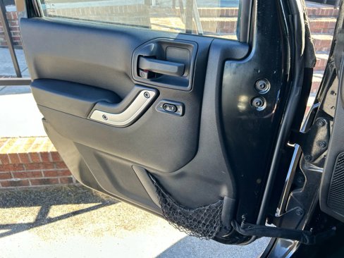 Used 2011 Jeep Wrangler Unlimited Sahara w/ Connectivity Group image 23