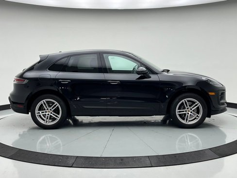 Certified 2024 Porsche Macan image 10