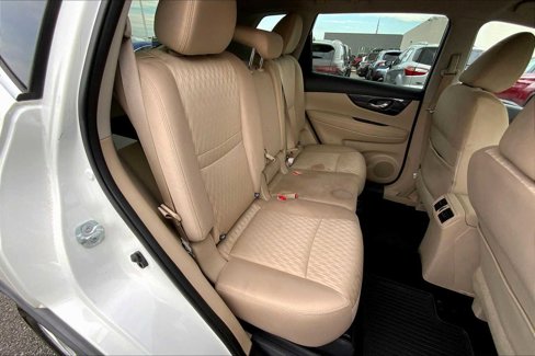 Used 2018 Nissan Rogue SV image 19