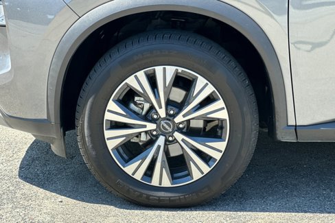 Used 2023 Nissan Rogue SV image 14