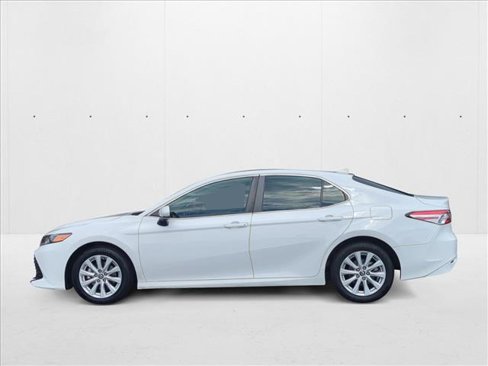 Used 2020 Toyota Camry LE image 7