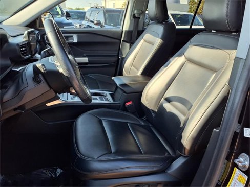 Used 2022 Ford Explorer XLT w/ Equipment Group 202A image 18