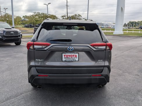 Used 2021 Toyota RAV4 XLE image 7