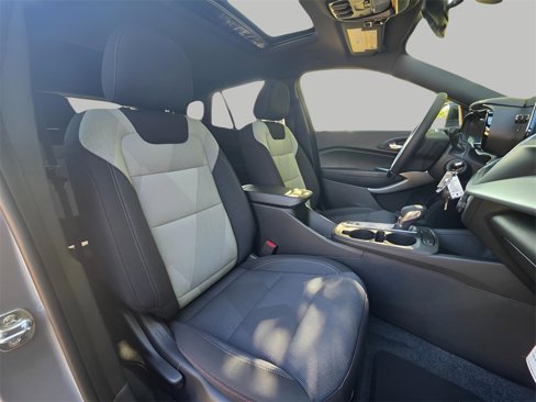 New 2025 Chevrolet Trax RS w/ Sunroof Package image 11