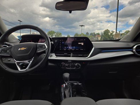 Used 2024 Chevrolet Trax LT w/ Driver Confidence Package image 14