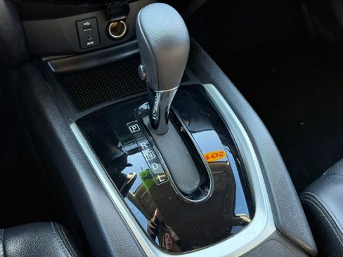 Used 2016 Nissan Rogue SL image 18