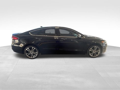 Used 2019 Ford Fusion Titanium image 3