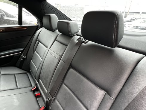 Used 2015 Mercedes-Benz E 250 BlueTEC Sedan image 34