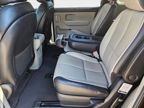 Used 2019 Kia Sedona EX image 17