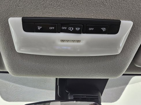 Used 2020 Nissan Versa S image 32