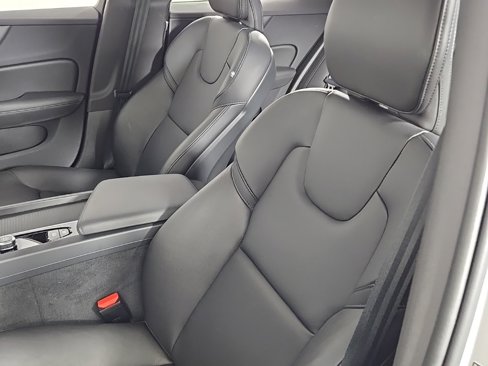 Certified 2025 Volvo S60 B5 Core image 18