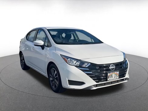 Used 2023 Nissan Versa SV image 3