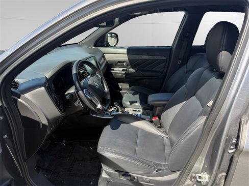 Used 2022 Mitsubishi Outlander LE image 9