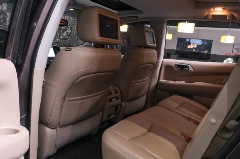 Used 2016 Nissan Pathfinder Platinum w/ Family Entertainment Package image 33