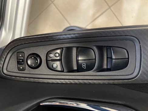 Used 2022 Nissan Versa SV image 17