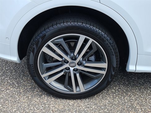 Used 2020 Audi Q5 e Prestige w/ Prestige Package image 9