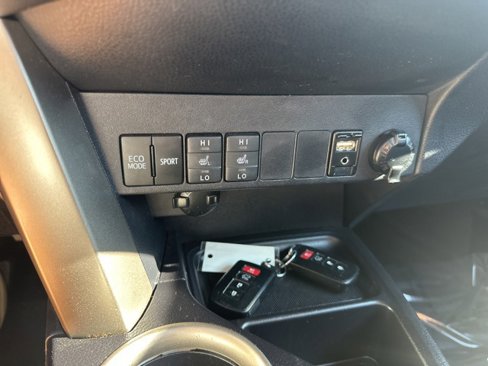 Used 2015 Toyota RAV4 Limited image 22