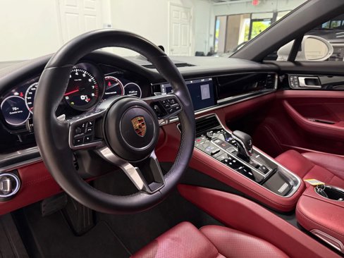 Used 2018 Porsche Panamera image 31