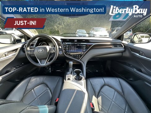 Used 2018 Toyota Camry XLE image 16