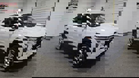 Used 2024 Chevrolet Trax LS w/ LS Convenience Package image 5