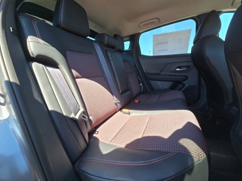 New 2025 Nissan Kicks SR image 15