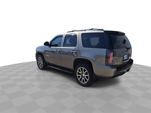 Used 2011 GMC Yukon SLT w/ SLT-2 Equipment Package image 6