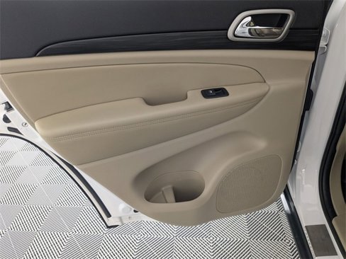Certified 2021 Jeep Grand Cherokee Laredo image 26