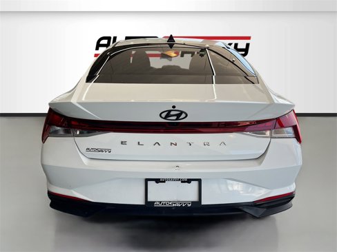 Used 2022 Hyundai Elantra SE image 6