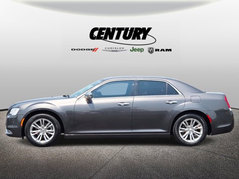 Used 2017 Chrysler 300 C image 7