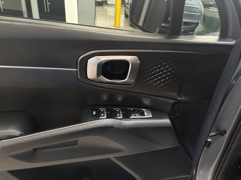 Used 2023 Kia Sorento LX image 11