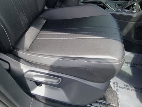 Used 2024 Volkswagen Tiguan SE R-Line image 27