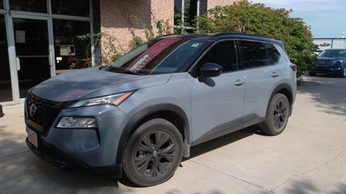 Used 2023 Nissan Rogue SV w/ SV Premium B Package image 1