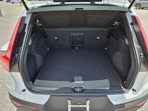 New 2026 Volvo XC40 B5 Core image 12
