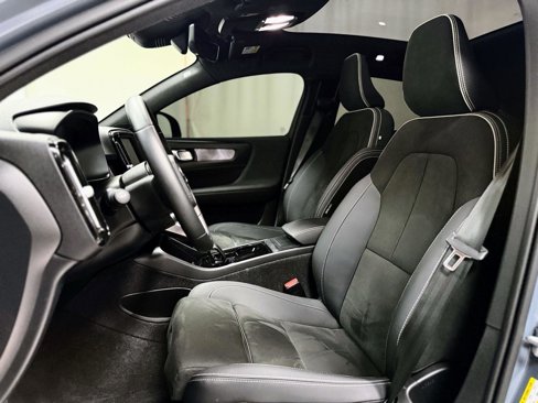 Used 2023 Volvo C40 P8 Recharge Plus w/ Climate Package image 14