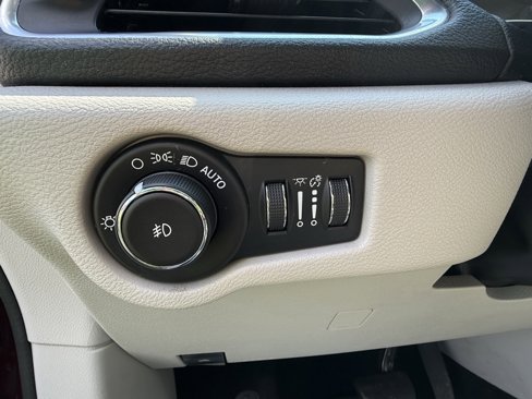 Used 2020 Chrysler Pacifica Limited image 14
